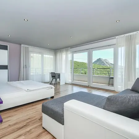 Luxury Domani With Indoor Pool *