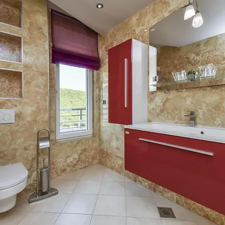 Luxury Domani With Indoor Pool Villa *