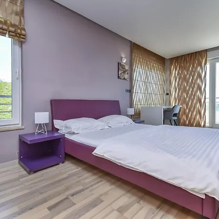 Luxury Domani With Indoor Pool *
