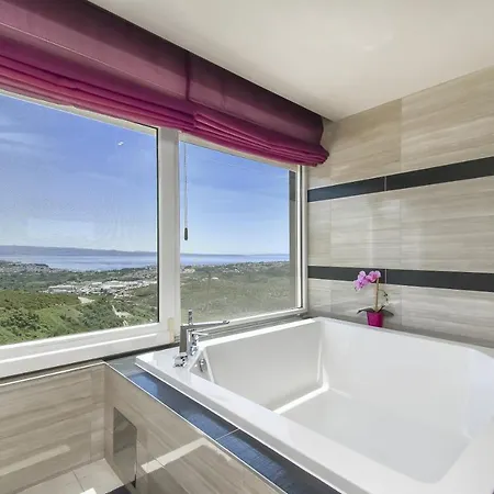 Luxury Domani With Indoor Pool *