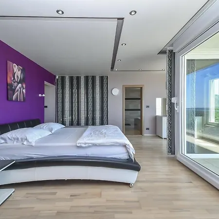 Luxury Domani With Indoor Pool *